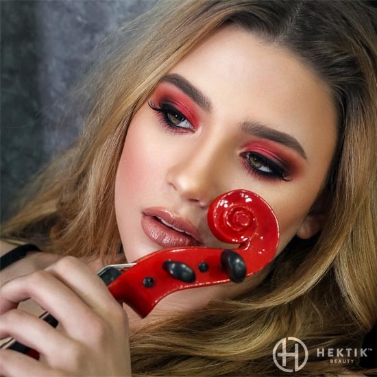 Red shadow sultry makeup look 1